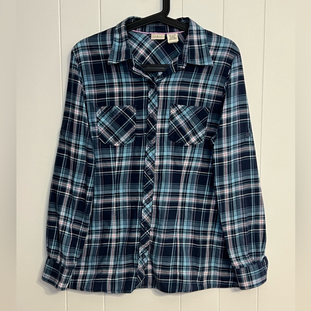 L.L.Bean Women's‎ long-sleeve plaid flannel shirt Size M